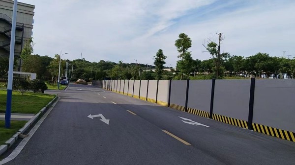 市政圍欄與市政圍擋選擇指南：專(zhuān)業(yè)廠(chǎng)家助力城市安全與美觀(guān)